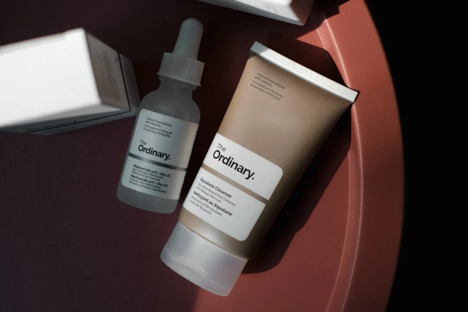 The Ordinary vs CeraVe 2026: aktiva vs barriärvård
