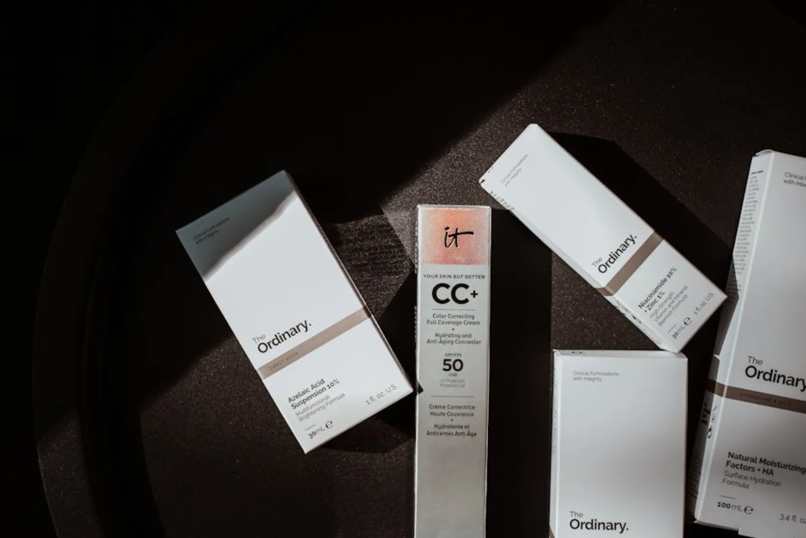 The Ordinary vs Paula's Choice 2026: vilket väljer du?